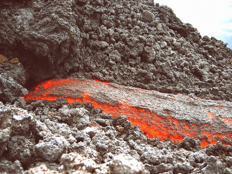 Séisme et éruption volcanique